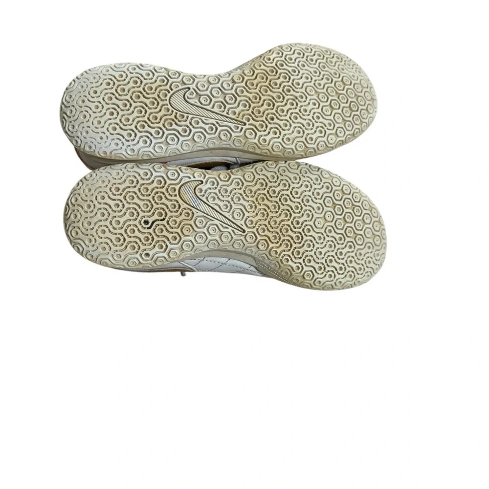 Nike Tempo X Shoes, Youth sz 2y white and gold ks1